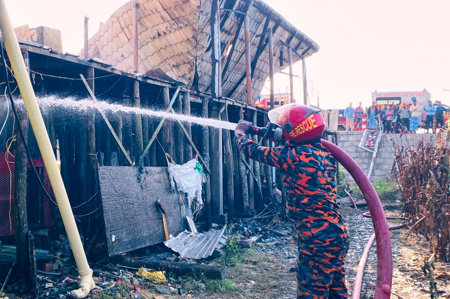 a-fire-guts-a-bangladeshi-beach-resort,-killing-10-people