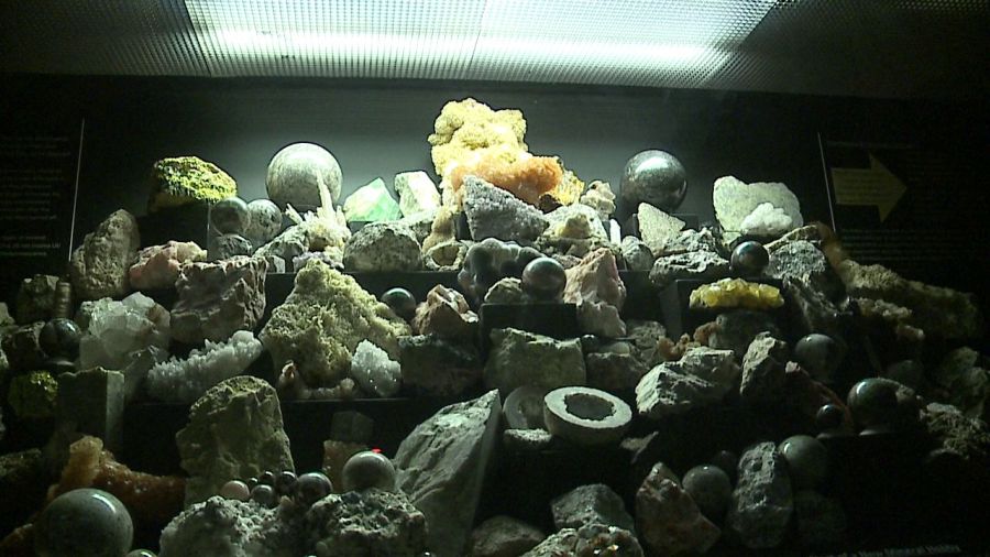 ysu-celebrates-25-years-of-its-mineral-museum