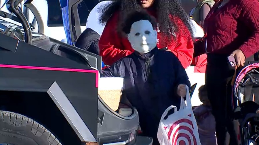 trunk-or-treat-event-brings-all-the-fun-to-penguin-city