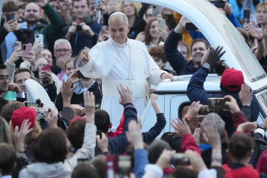 pope-leo-won’t-need-further-treatment-for-lung-cancer,-doctors-say