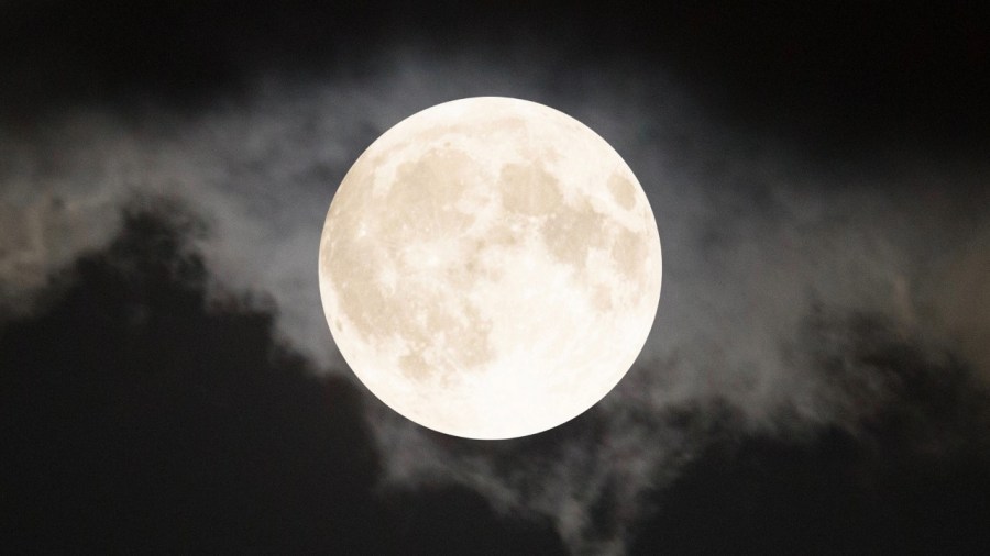 why-is-october’s-full-moon-called-the-hunter’s-moon?