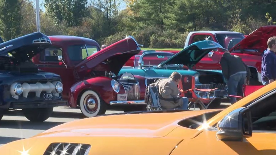 high-schoolers-host-car-show-to-benefit-canfield-police