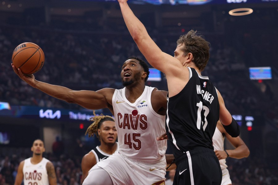 cavaliers-survive-a-late-nets-rally-to-win-home-opener-125-121
