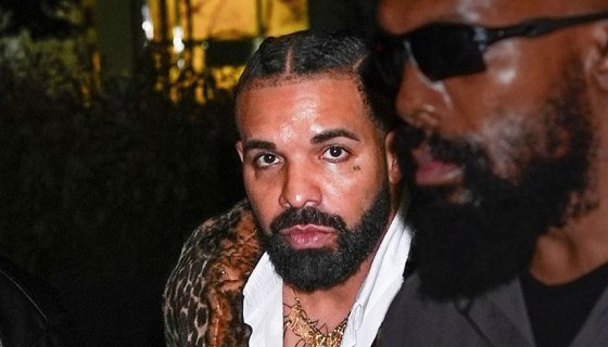 drake-honors-parents-on-40th-birthday-with-custom-necklace