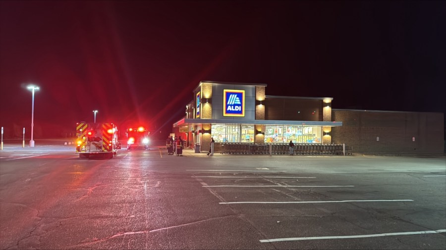 crews-respond-to-refrigeration-leak-at-austintown-aldi