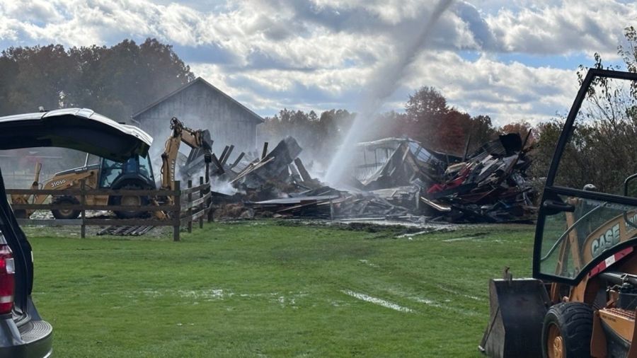 barn-burns-to-the-ground-in-vienna